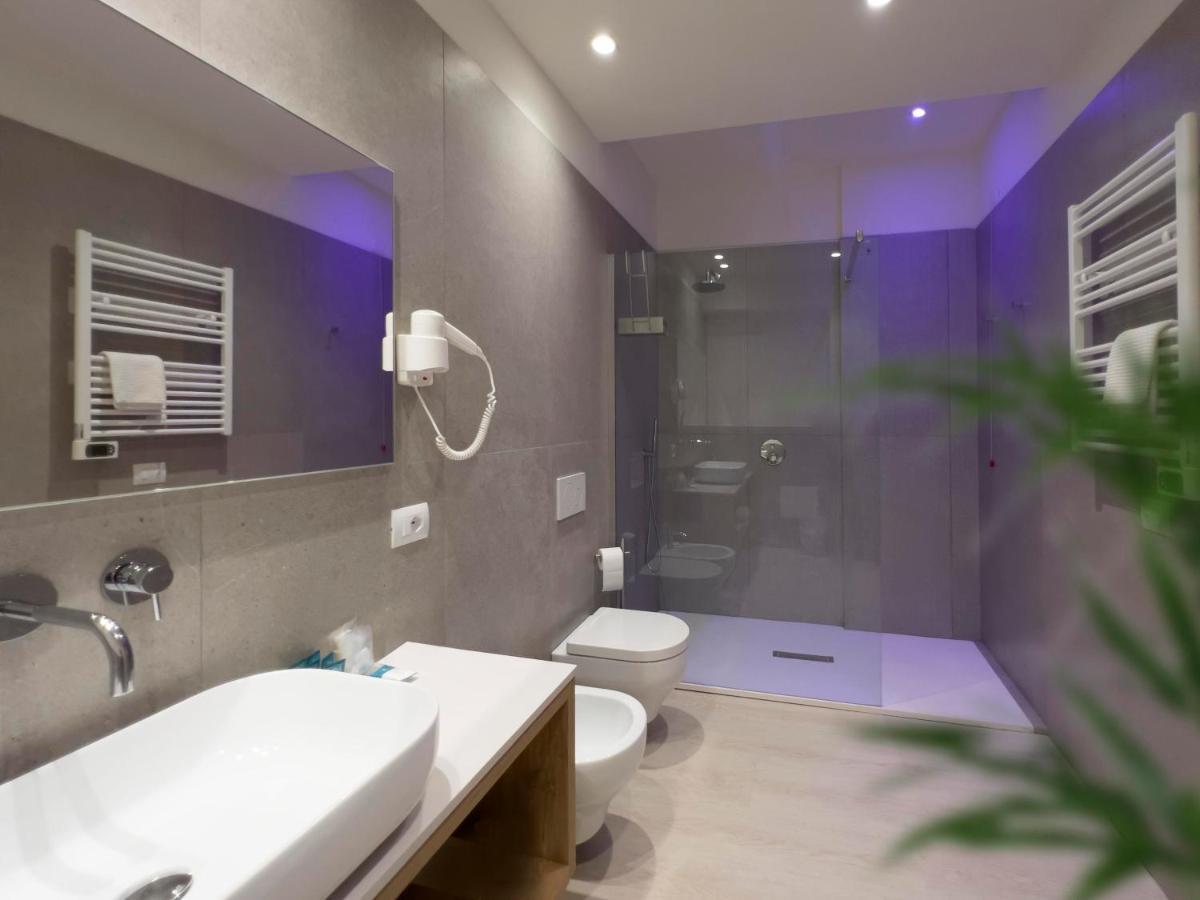 Rex Hotel