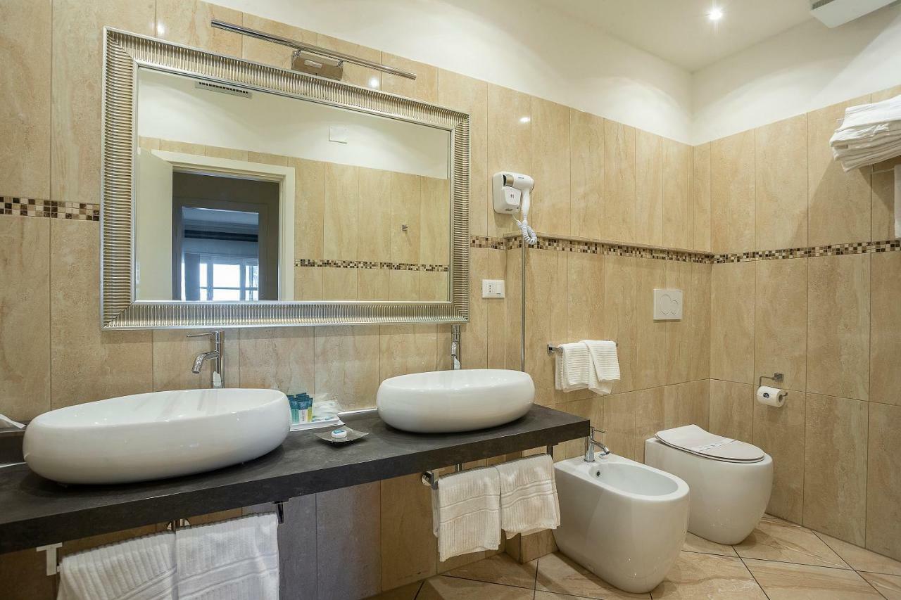 Rex Hotel